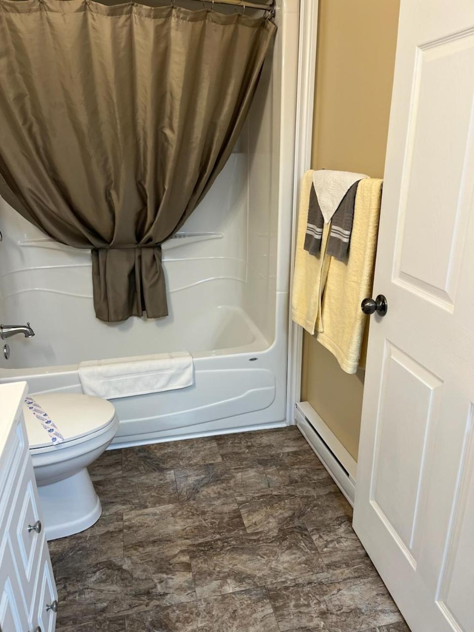 Riverview Suites 克拉伦维尔 外观 照片